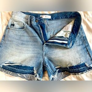 Soft and slimming Kancan Jean shorts size 27